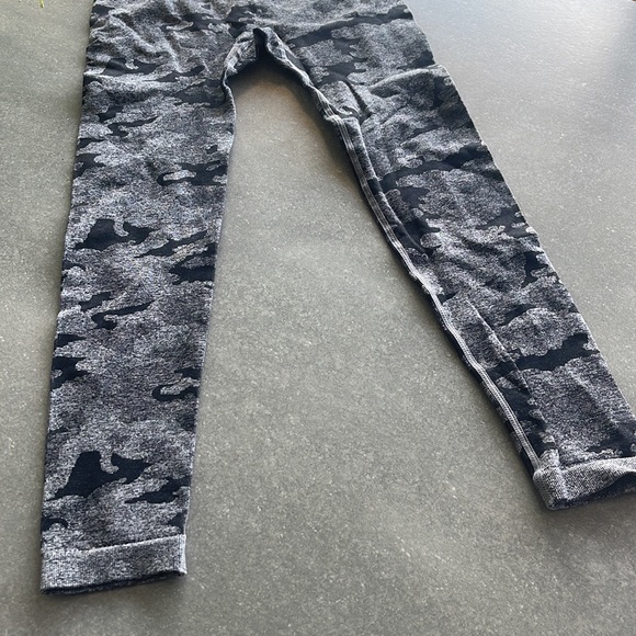 WodoWei Women's High Waisted Camo Seamless Yoga Pants 7/8 Length. Size S. - Picture 6 of 7
